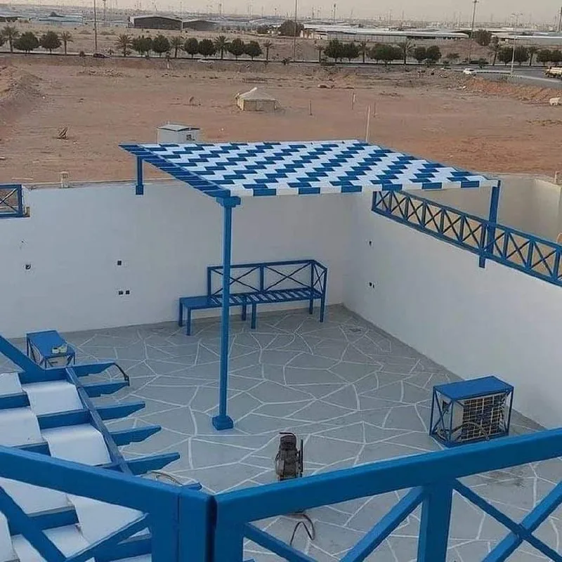 كيف تختار بين البرجولات الخشبية والحديدية لمنزلك في الرياض؟